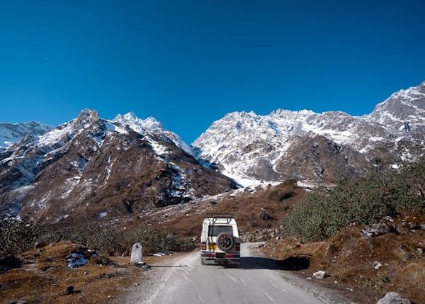 L'utilisation de films anti-éblouissement sur les pare-brise pour une conduite nocturne plus sûre